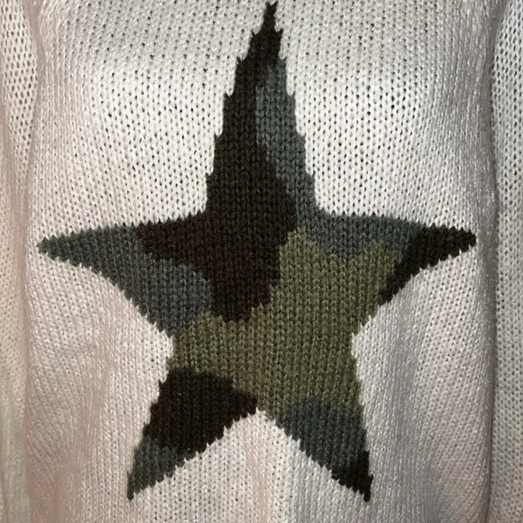 wooden ships Women’s Camo Star Raglan Snow White Sweater - Picture 13 of 16